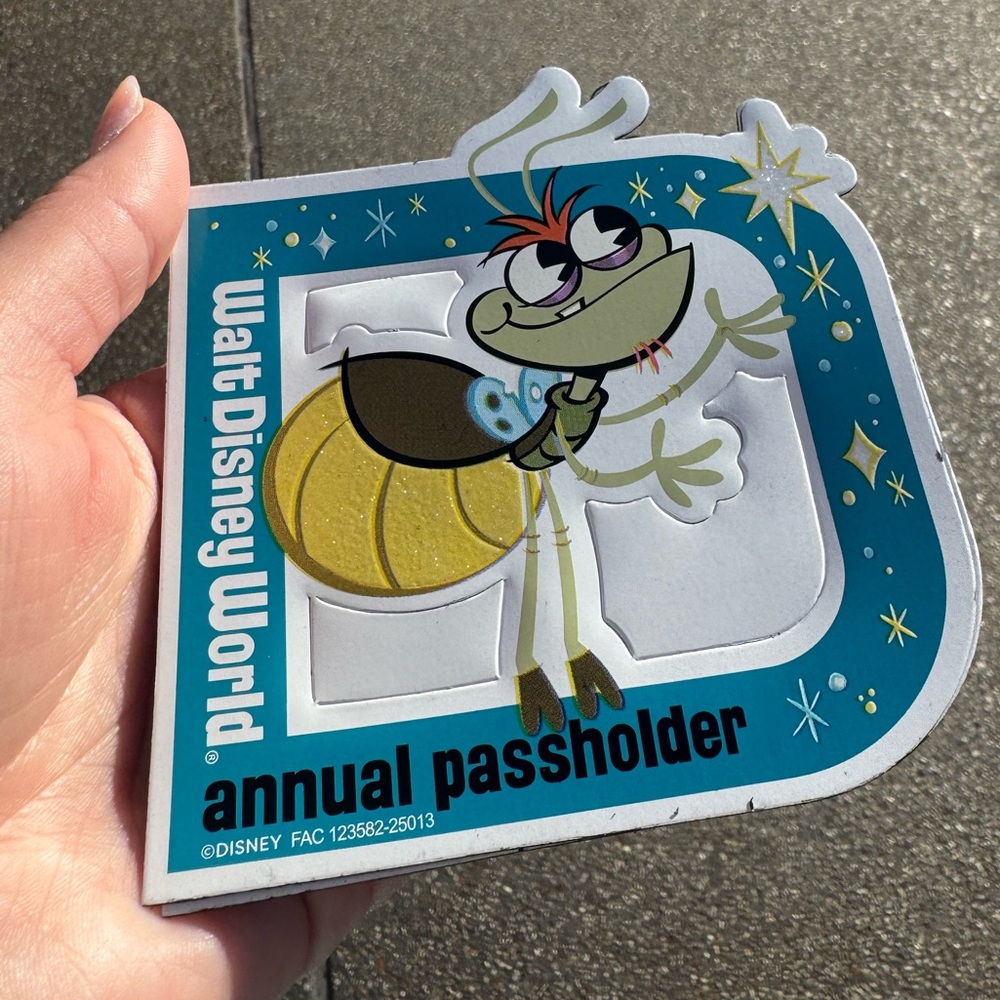 - Walt Disney World Featival of the Arts Passholder Magnet - Ray